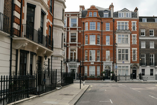 Fun and interactive London Bloomsbury treasure hunt for couples, families, and friends.