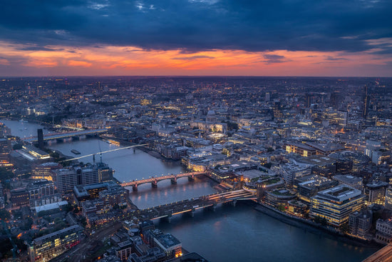 Exciting treasure hunt in London's South Bank for birthdays, stag parties, hen dos, and celebrations.