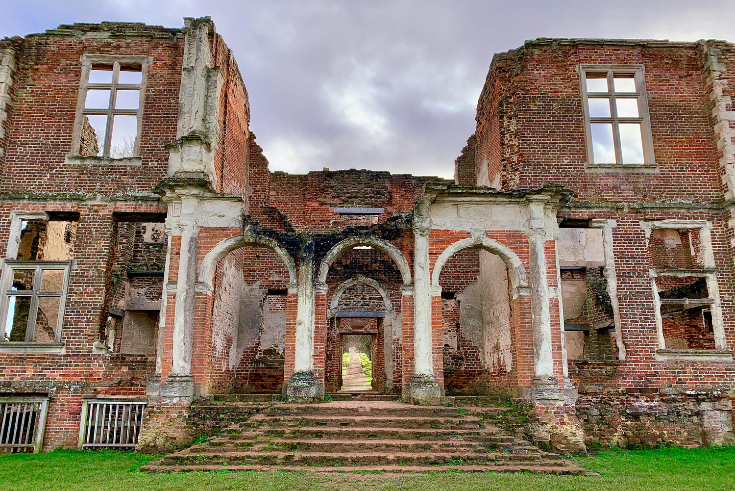 Players will solve clues in front of Bedfordshire's famous landmarks.