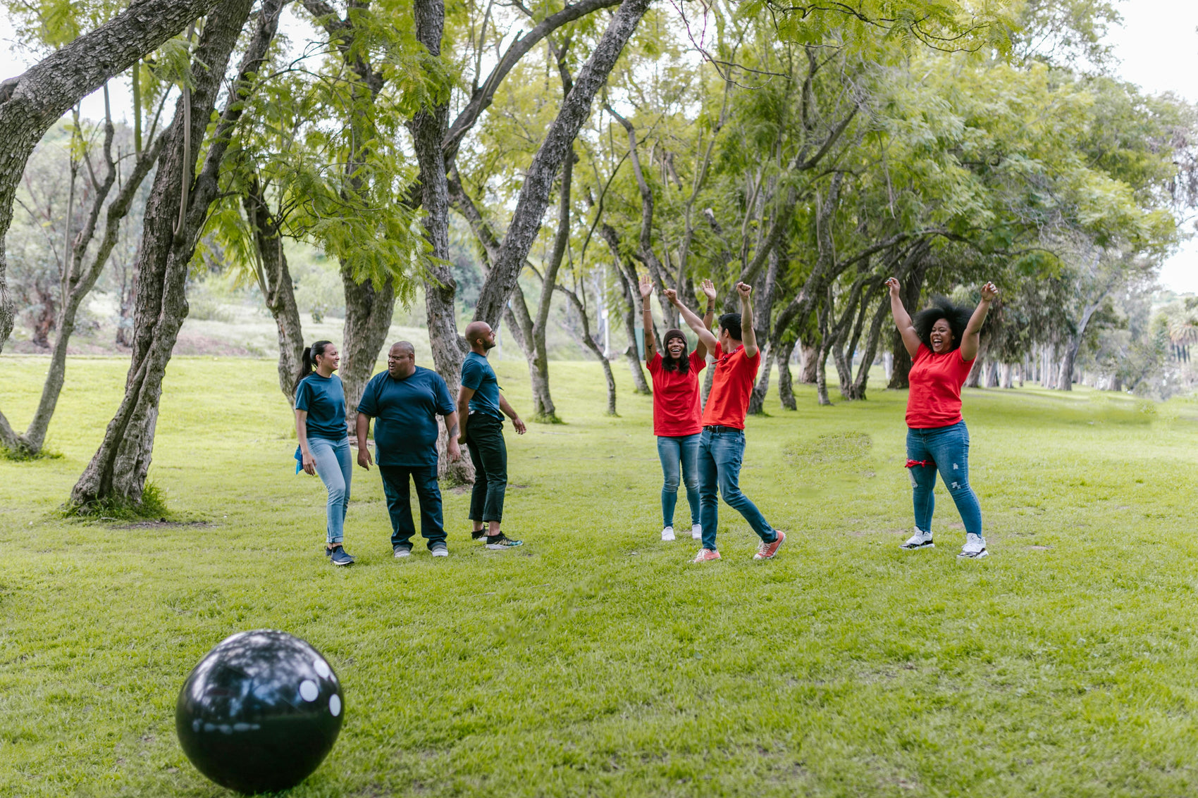 Friends enjoying an interactive treasure hunt in London Hyde Park.