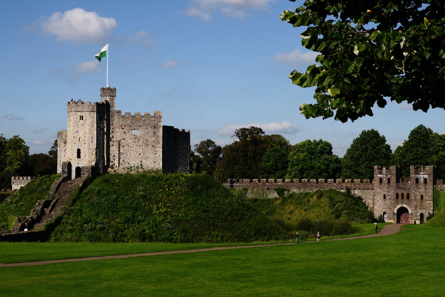 Cardiff treasure hunt with real treasure – explore the city and solve clues
