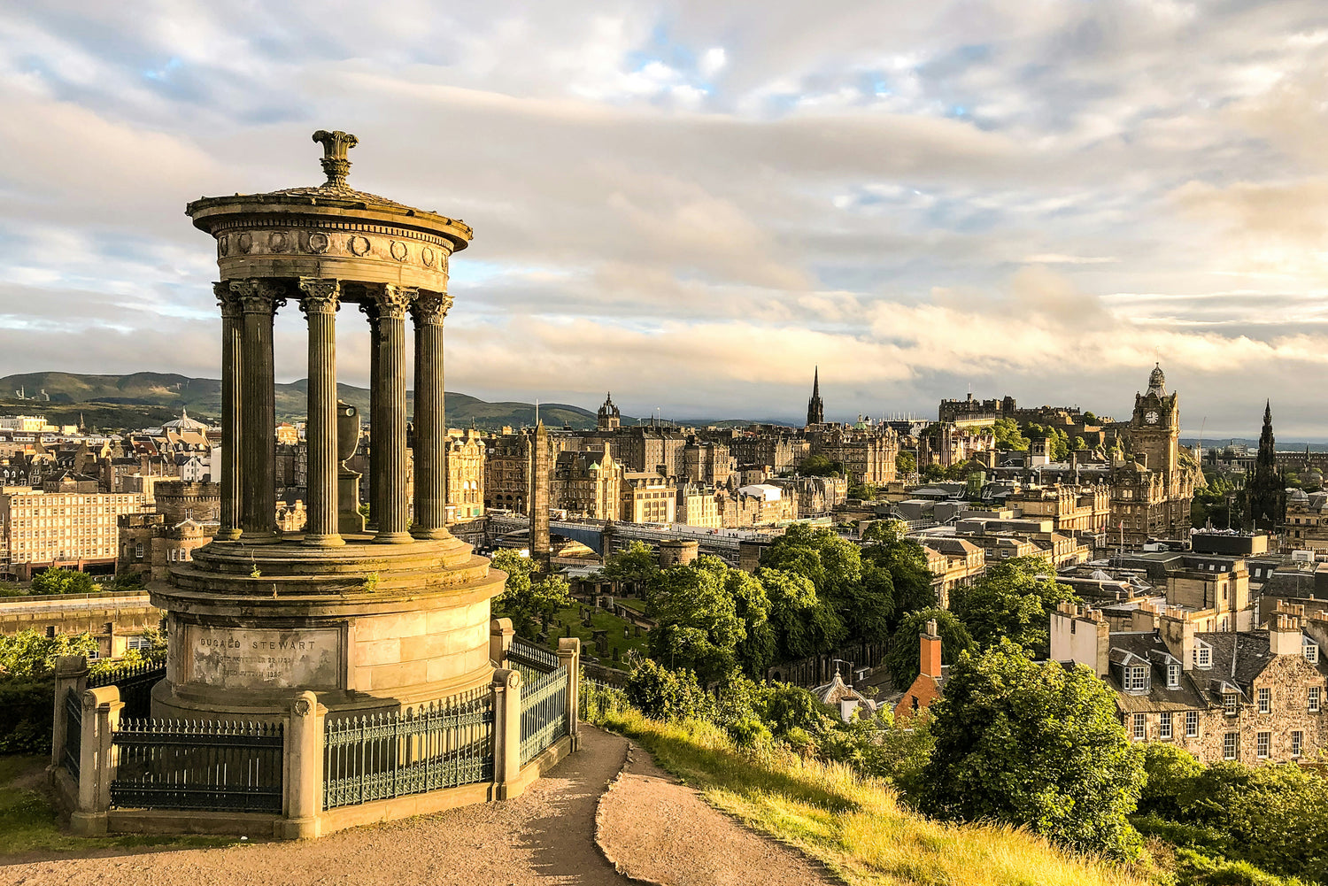 Players will solve clues in front of Edinburgh's famous landmarks.