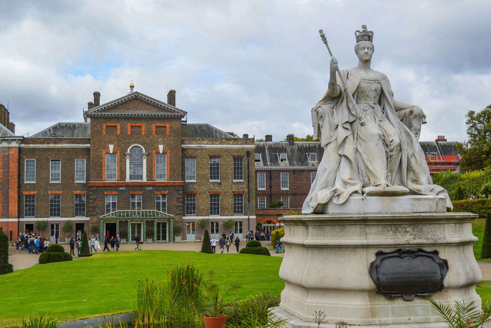 Kensington Palace with treasure hunt clues as part of London Hyde Park adventure