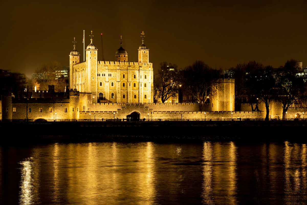 Exciting treasure hunt in London East End for birthdays, stag parties, hen dos, and celebrations.