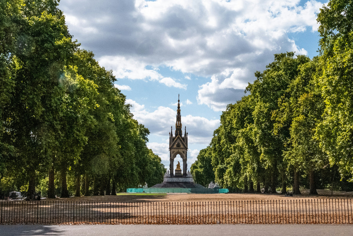Corporate team-building treasure hunt in London Hyde Park for work events and away days.