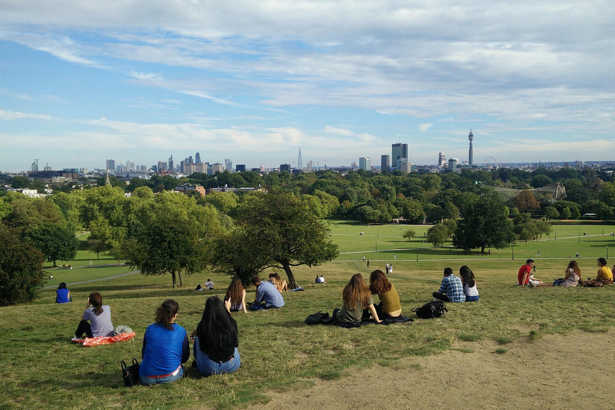 Fun and interactive London Regents Park treasure hunt for couples, families, and friends.