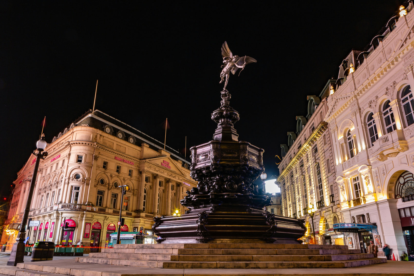 Exciting treasure hunt in London's West End for birthdays, stag parties, hen dos, and celebrations.