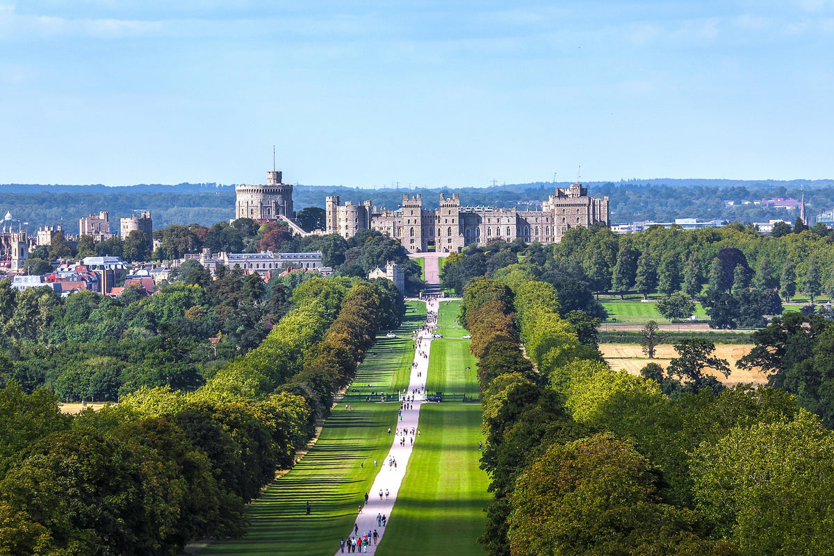 Fun and interactive Windsor treasure hunt for couples, families, and friends.